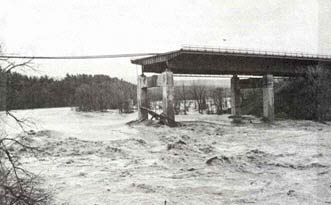 I-90 bridge collapse on Schoharie Creek, April 5, 1987. Sid Brown, Schenectady Gazette 